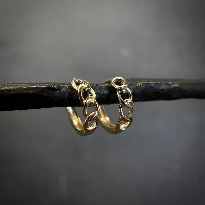 14K Chain Huggie Hoops